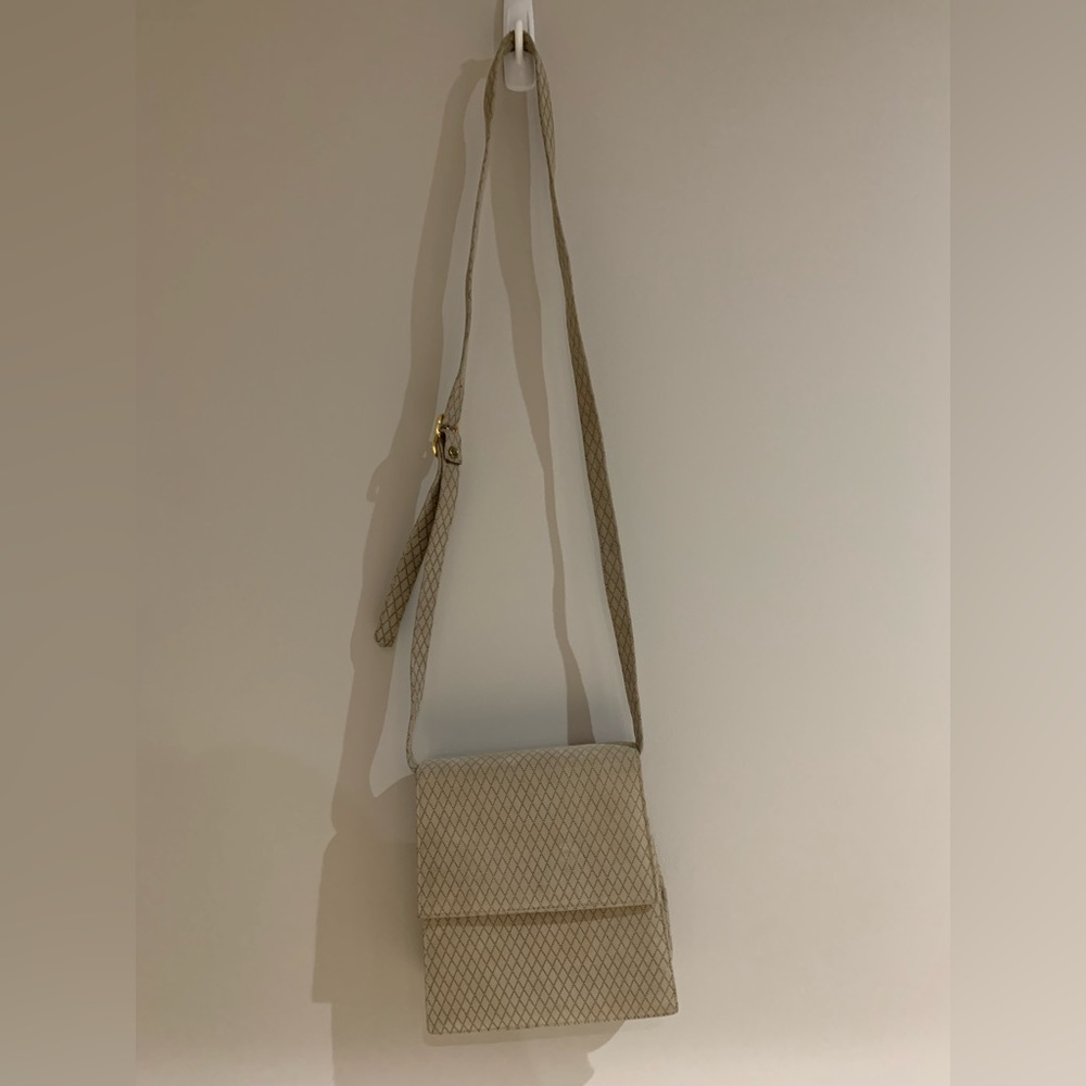 BROWNS soft beige purse with brown thin diamond cross pattern